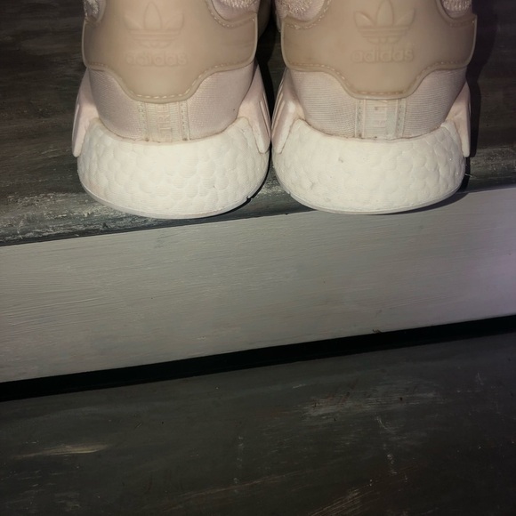 Adidas Women’s NMD R1 Orchid Tint Sneakers 8 1/2 - Picture 4 of 10